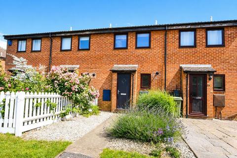 2 bed property, in Harvesters Way, £275,000