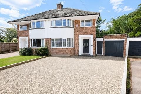 3 bed property, in Northdown Close, £525,000
