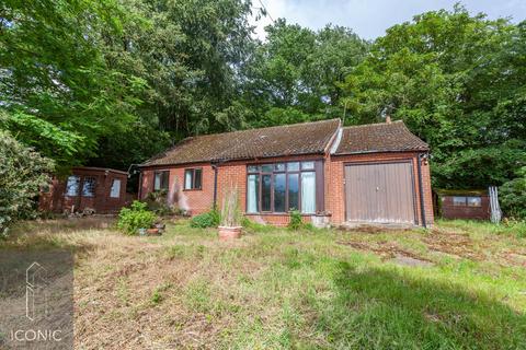 3 bed property, in Heath Road, £275,000