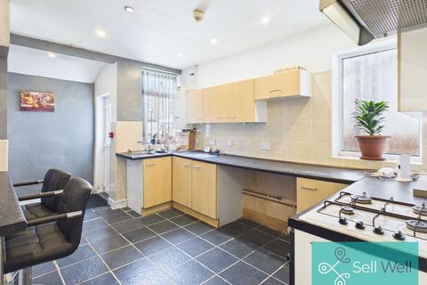 3 bed property, in Parrin Lane, £200,000