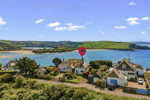 2 bed property, in Clematon Hill, £750,000