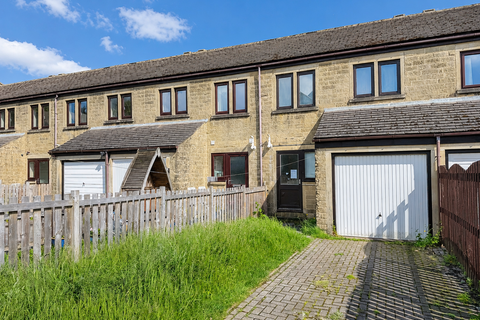 3 bed property, in Oakleigh Mews, £165,000