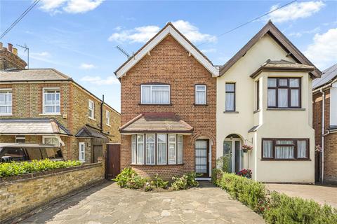 3 bed property, in Walton-On-Thames KT12, £595,000