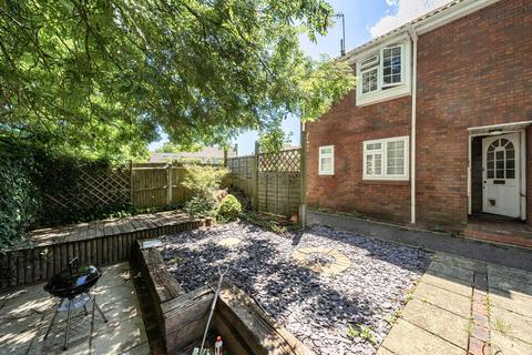 1 bed property, in Finnart Close, £180,000