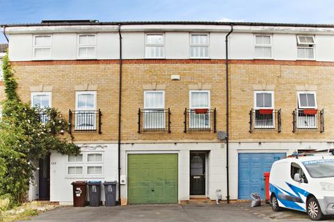3 bed property, in Turle Road, £575,000