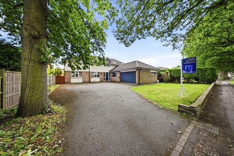 6 bed property, in Landswood Park, £800,000