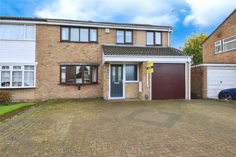 5 bed property, in Torrington Close, £325,000