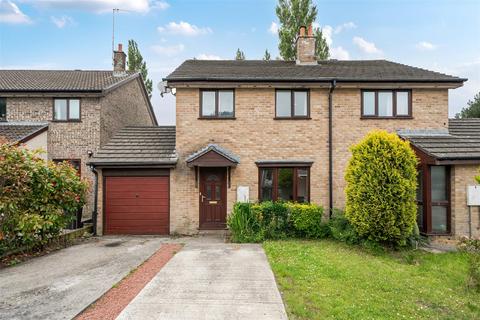 3 bed property, in Marshall Drive, £250,000