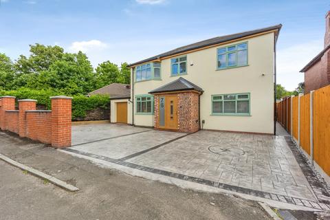 6 bed property, in Wilshaw Lane, £750,000