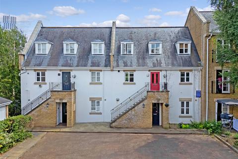 3 bed property, in New Writtle Street, £325,000