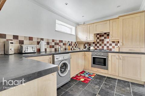 2 bed property, in Upper Grove, £400,000