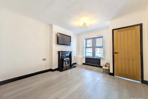 2 bed property, in Boyd Street, £80,000