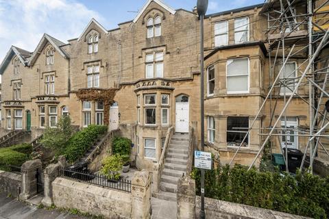 6 bed property, in Devonshire Villas, £600,000