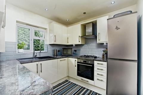 2 bed property, in Onslow Road, £300,000