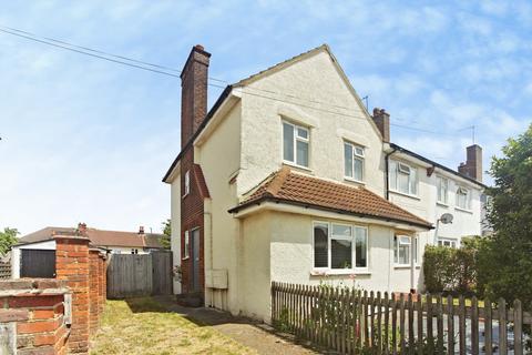 2 bed property, in Onslow Road, £325,000