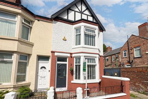 4 bed property, in Shamrock Road, £200,000