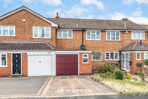 3 bed property, in Gibbs Hill Road, £240,000