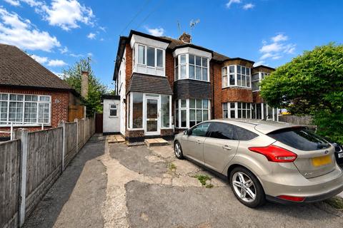 1 bed property, in Prince Avenue, £150,000