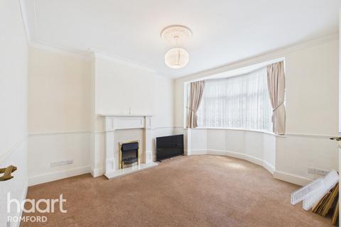3 bed property, in Lonsdale Avenue, £500,000