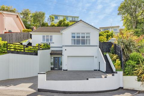 3 bed property, in Greenfield Road, £425,000
