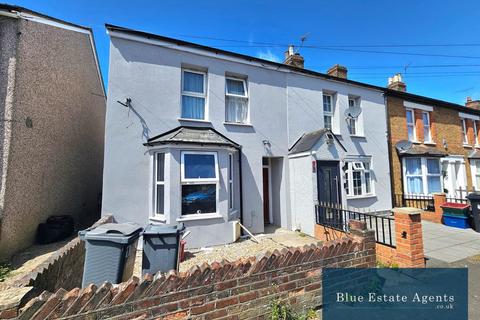 3 bed property, in New Road, £550,000