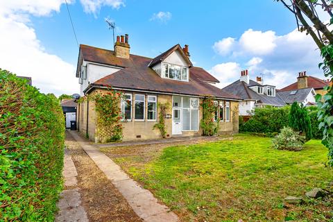 5 bed property, in Bilton Lane, £500,000