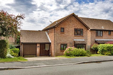 3 bed property, in Spanton Crescent, £450,000