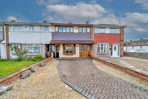 3 bed property, in Matlock Close, £200,000