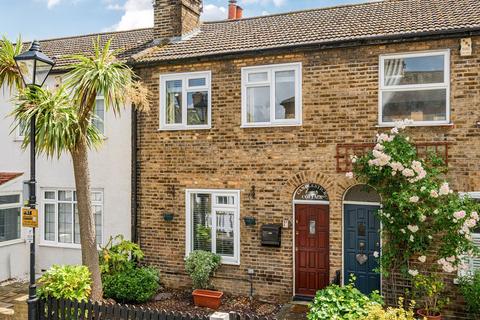 2 bed property, in Park Road, £485,000