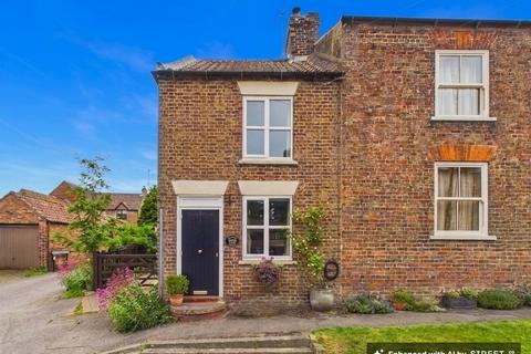 2 bed property, in North View, £195,000