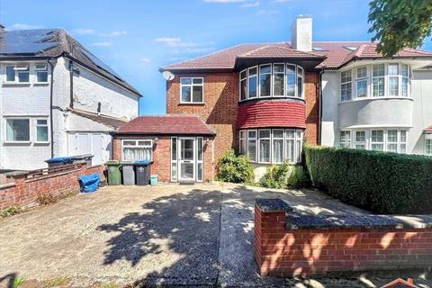 4 bed property, in Crawford Avenue, £850,000