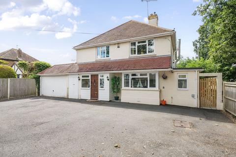 5 bed property, in Goodwood Avenue, £700,000