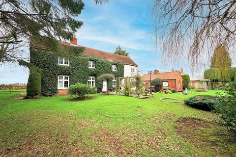 4 bed property, in Crabmill Lane, £600,000