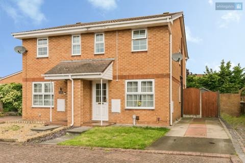 2 bed property, in Padworth Place, £180,000