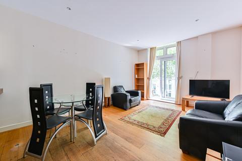 2 bed property, in Bromyard House, £320,000