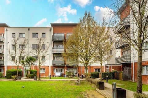 2 bed property, in Cannock Court, £275,000