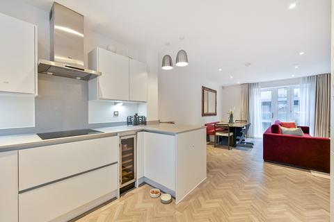 4 bed property, in Swan Court, £720,000