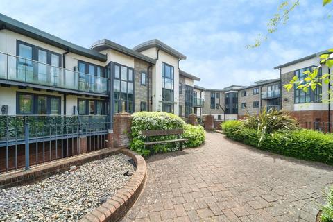 1 bed property, in Dunthorne Way, £140,000