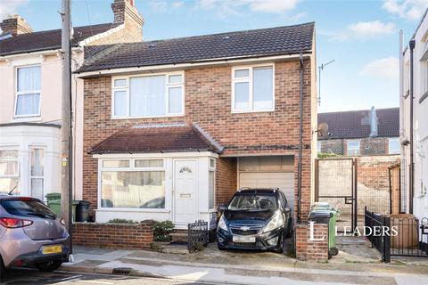 3 bed property, in Nelson Avenue, £270,000