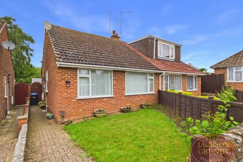 2 bed property, in The Avenue, £210,000