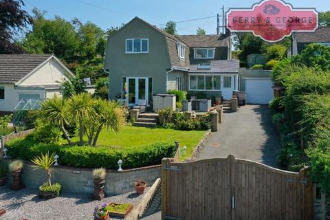 4 bed property, in Bryn Coch Lane, £460,000