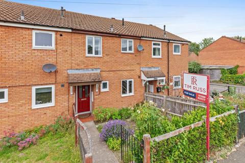 2 bed property, in Barlow Road, £350,000