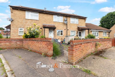 2 bed property, in Sioux Close, £260,000