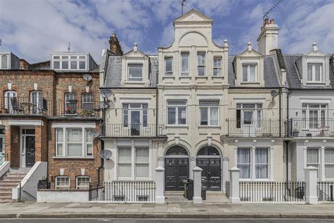 1 bed property, in Margravine Gardens, £575,000