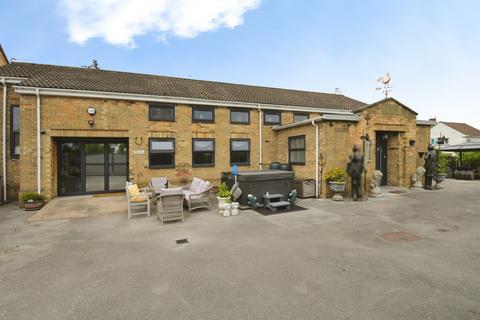 3 bed property, in Whites Wood Lane, £325,000