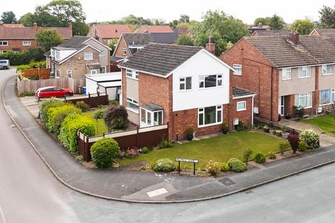 4 bed property, in Park Lane, £325,000