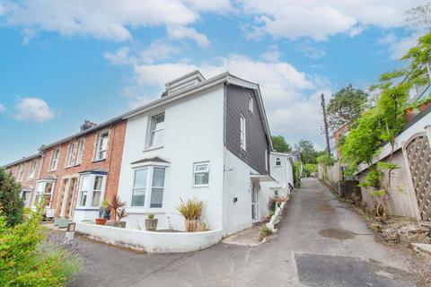 3 bed property, in Ferndale, £300,000