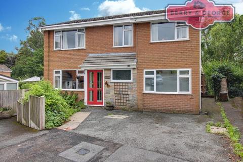 6 bed property, in Ffordd Hengoed, £375,000
