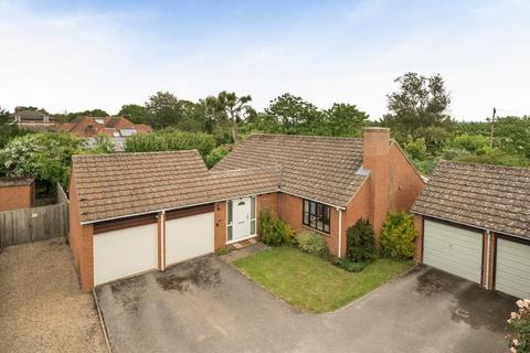 3 bed property, in Shillingford, £595,000