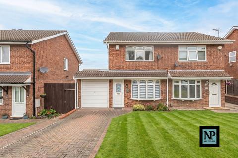 2 bed property, in Clematis, £220,000